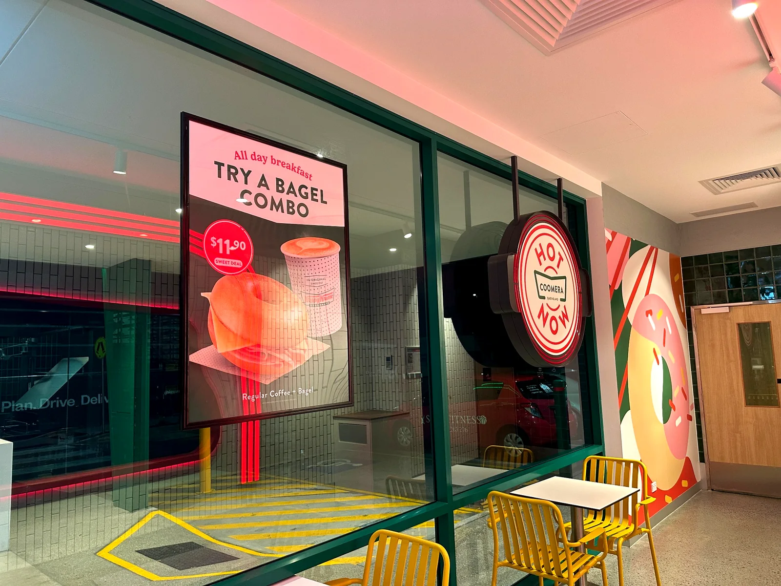 Krispy Kreme Coomera店内のベーグルコンボ案内