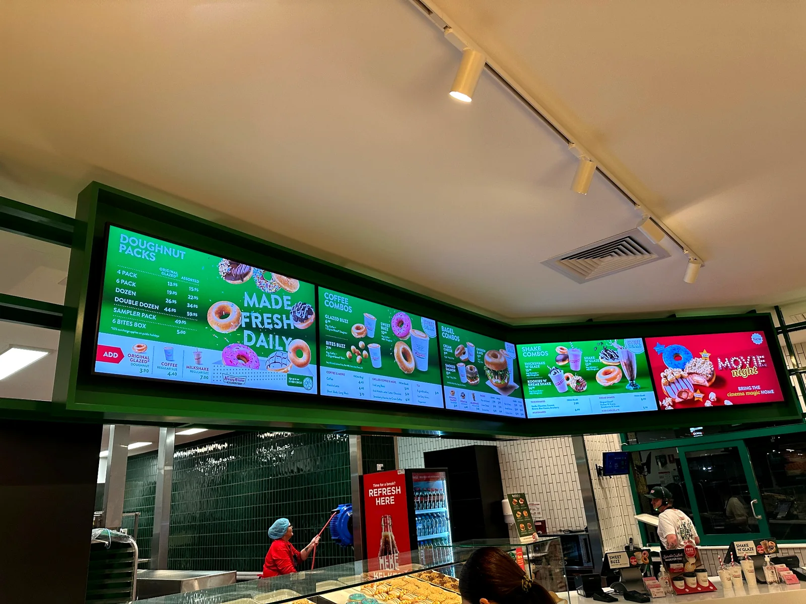 Krispy Kreme Coomeraの店内メニューボード